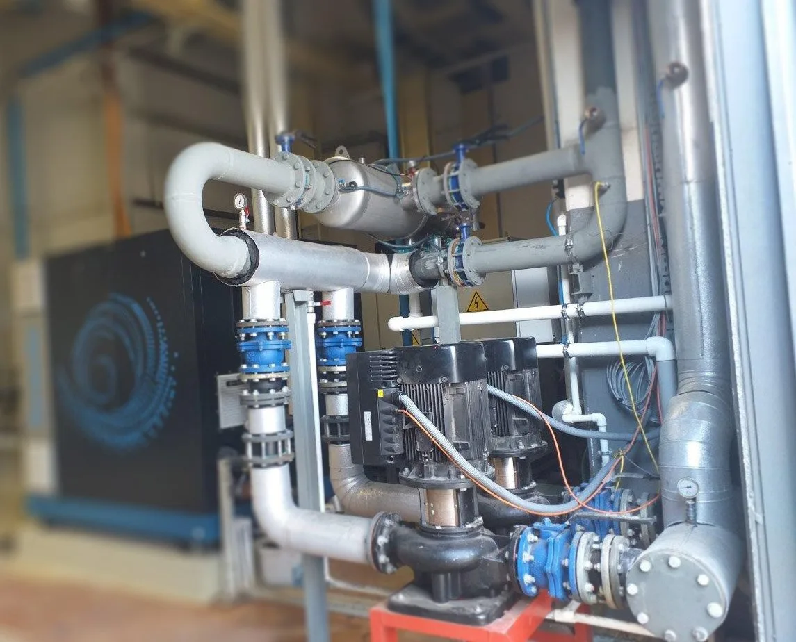 Compressor cooling water filtration