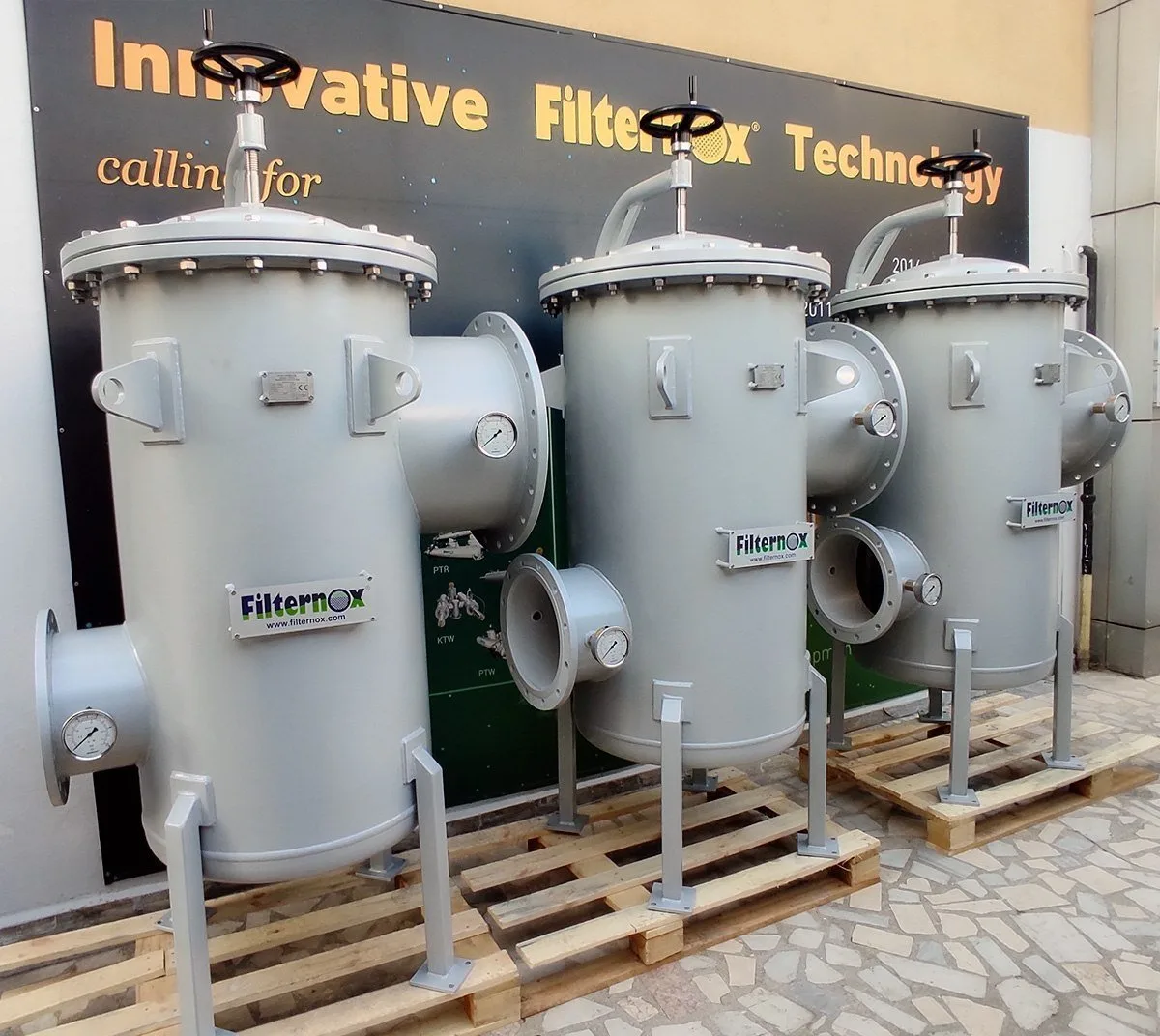 Pump intake line filtration system