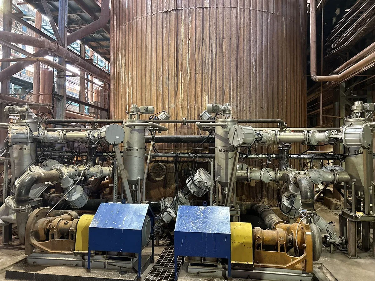 Coarse particle protection for the pump located after filter