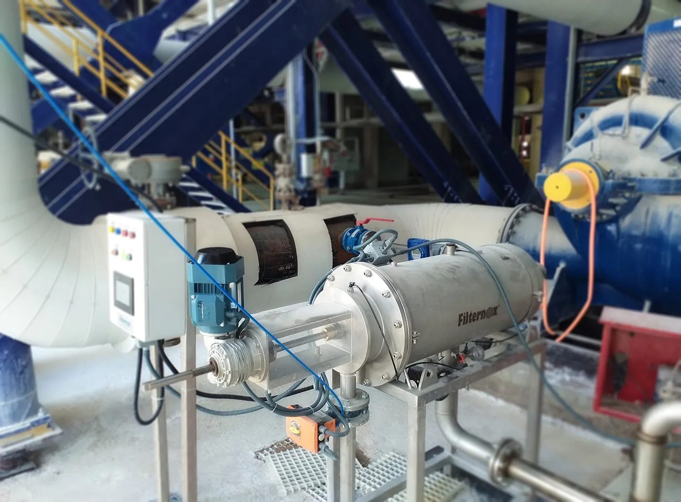 Chiller cooling water filtration